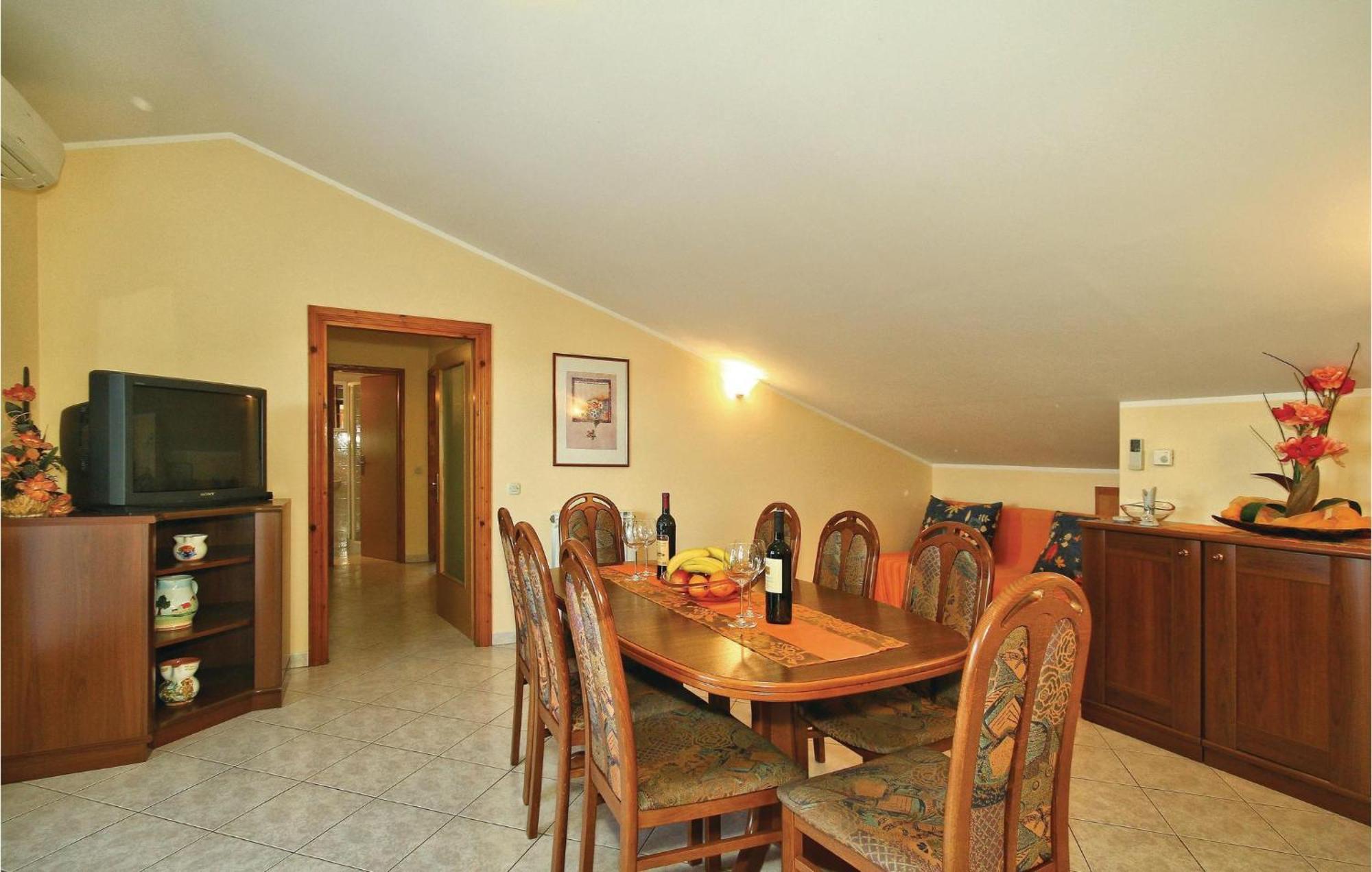 3 Bedroom Gorgeous Apartment In Porec Ngoại thất bức ảnh