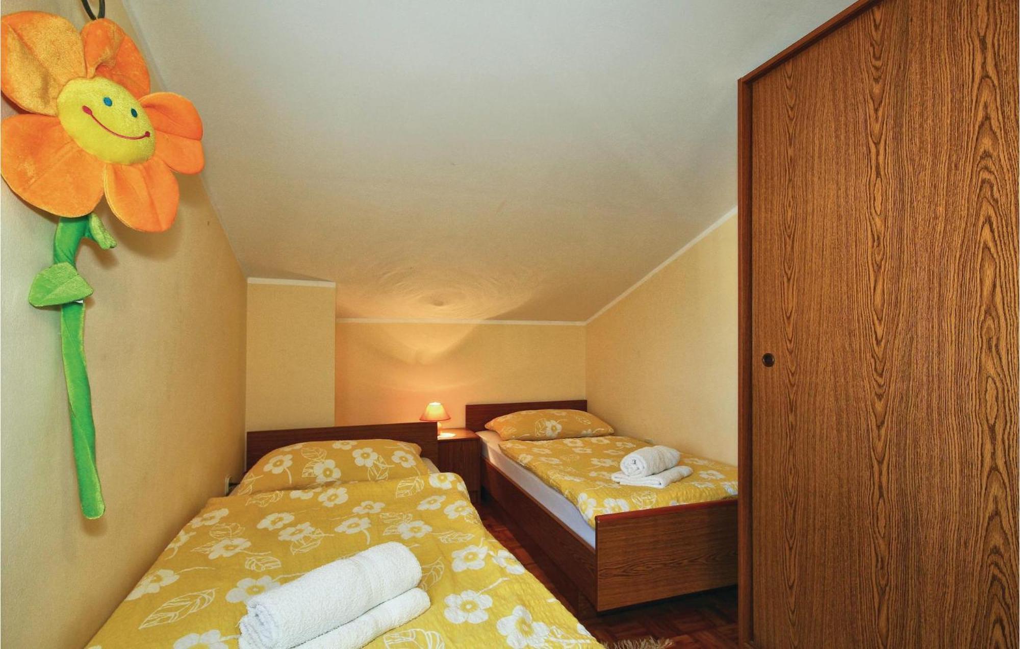 3 Bedroom Gorgeous Apartment In Porec Ngoại thất bức ảnh