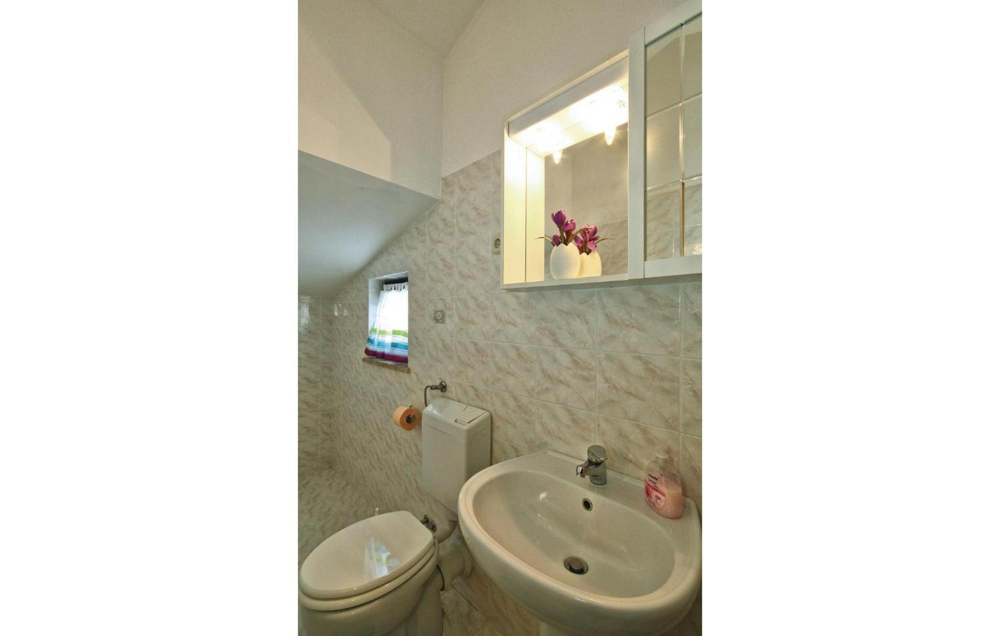 3 Bedroom Gorgeous Apartment In Porec Ngoại thất bức ảnh