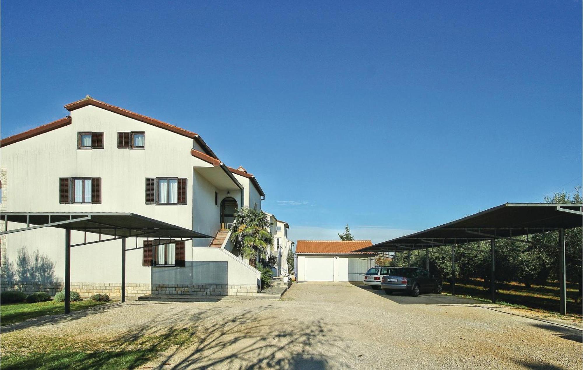3 Bedroom Gorgeous Apartment In Porec Ngoại thất bức ảnh