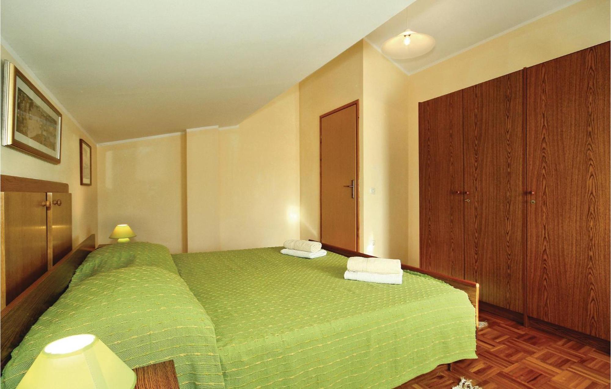 3 Bedroom Gorgeous Apartment In Porec Ngoại thất bức ảnh