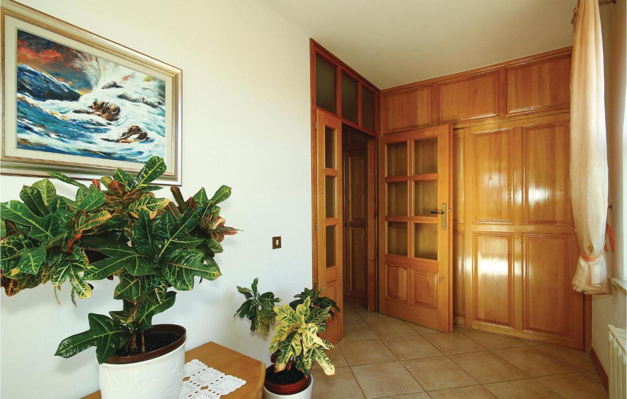 3 Bedroom Gorgeous Apartment In Porec Ngoại thất bức ảnh