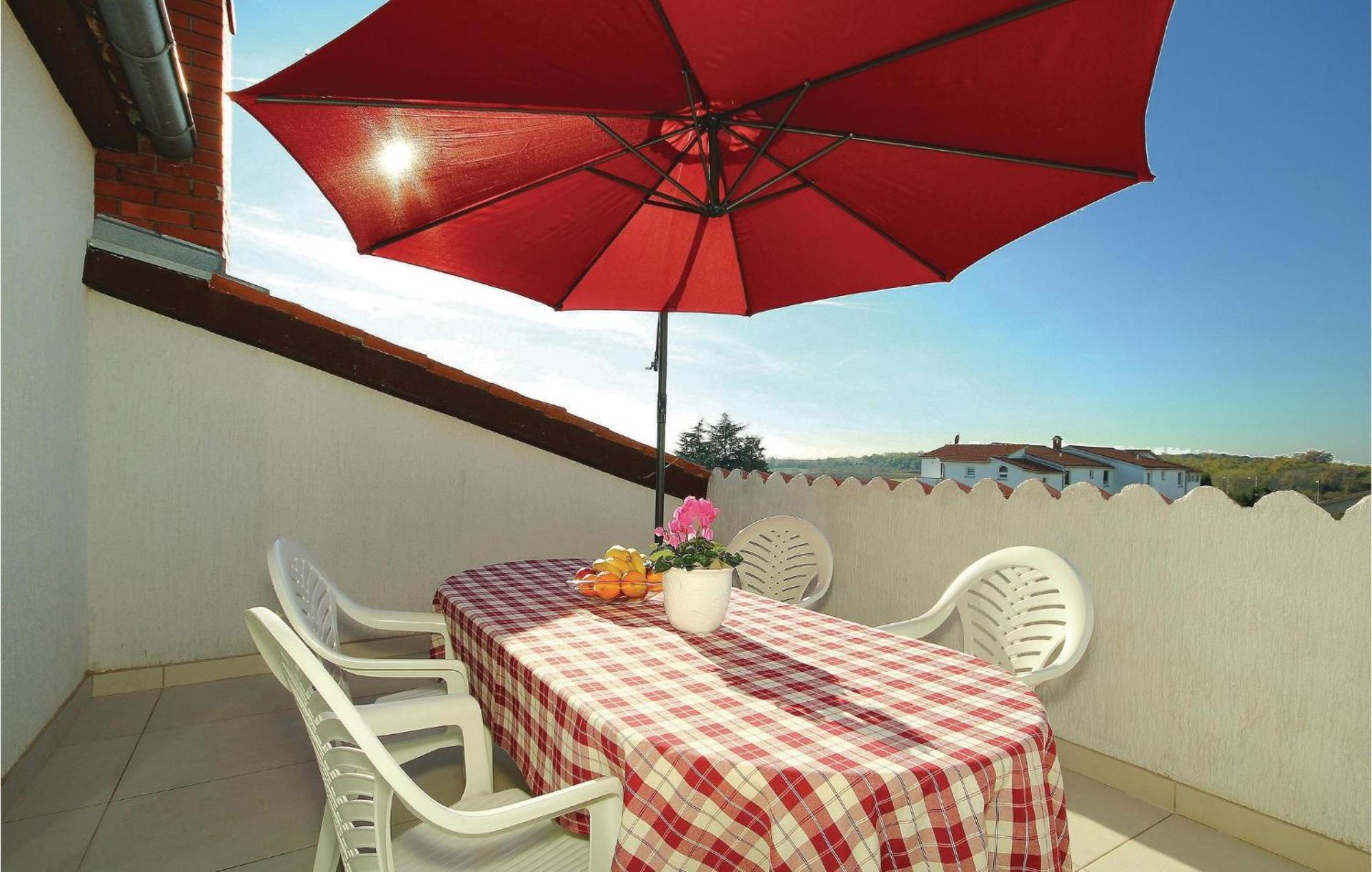 3 Bedroom Gorgeous Apartment In Porec Ngoại thất bức ảnh