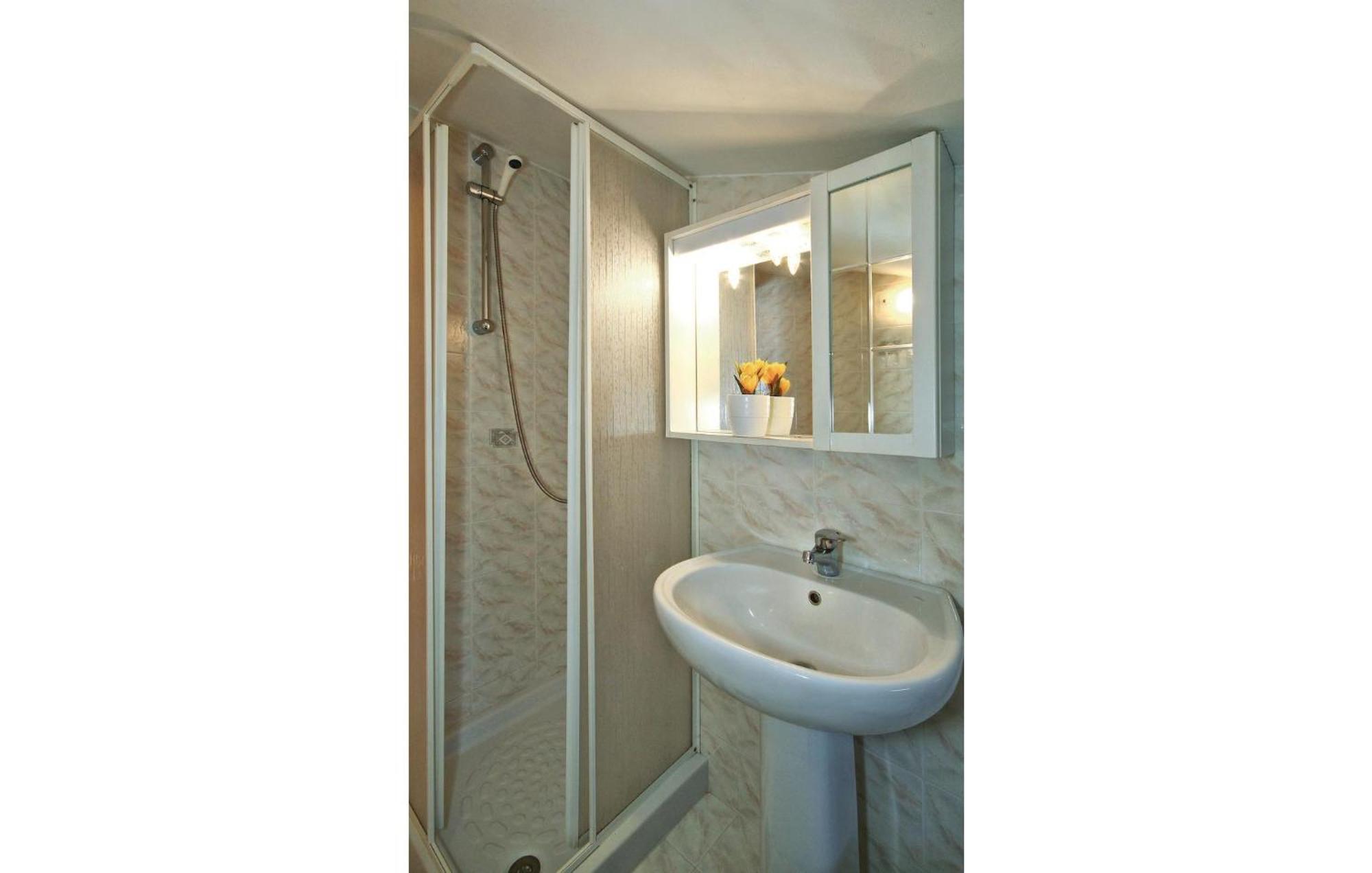 3 Bedroom Gorgeous Apartment In Porec Ngoại thất bức ảnh