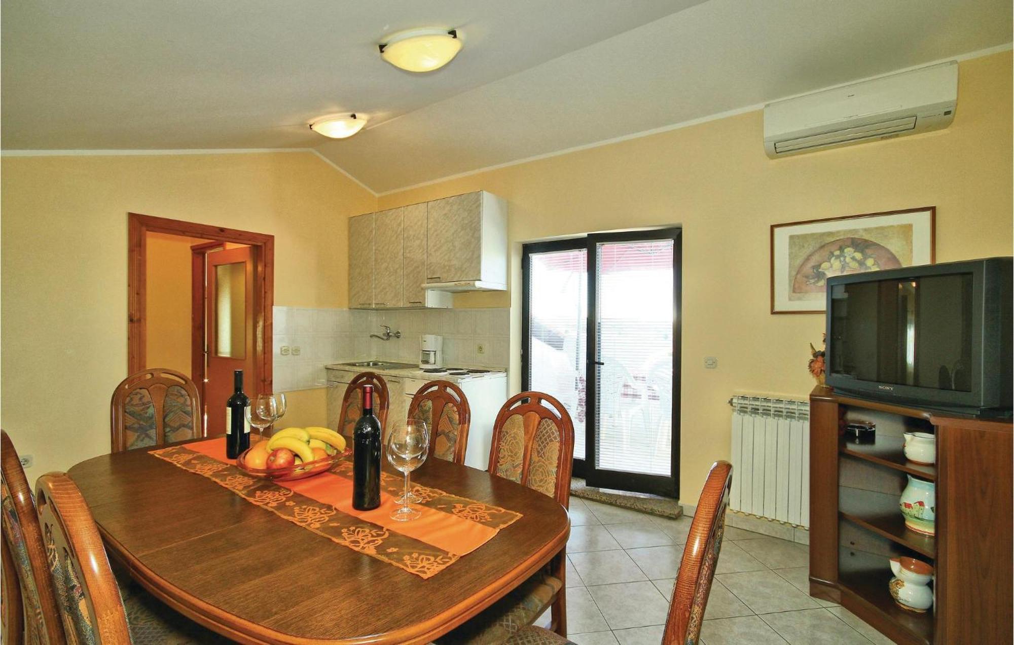 3 Bedroom Gorgeous Apartment In Porec Ngoại thất bức ảnh