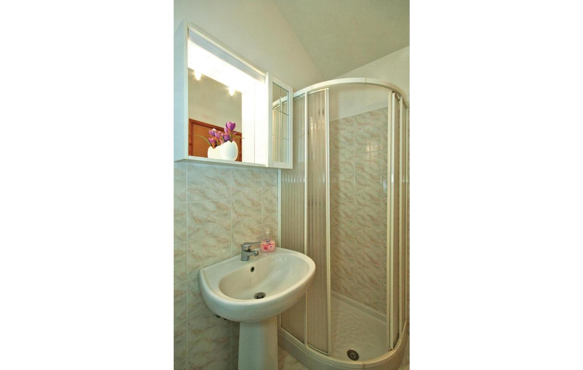 3 Bedroom Gorgeous Apartment In Porec Ngoại thất bức ảnh