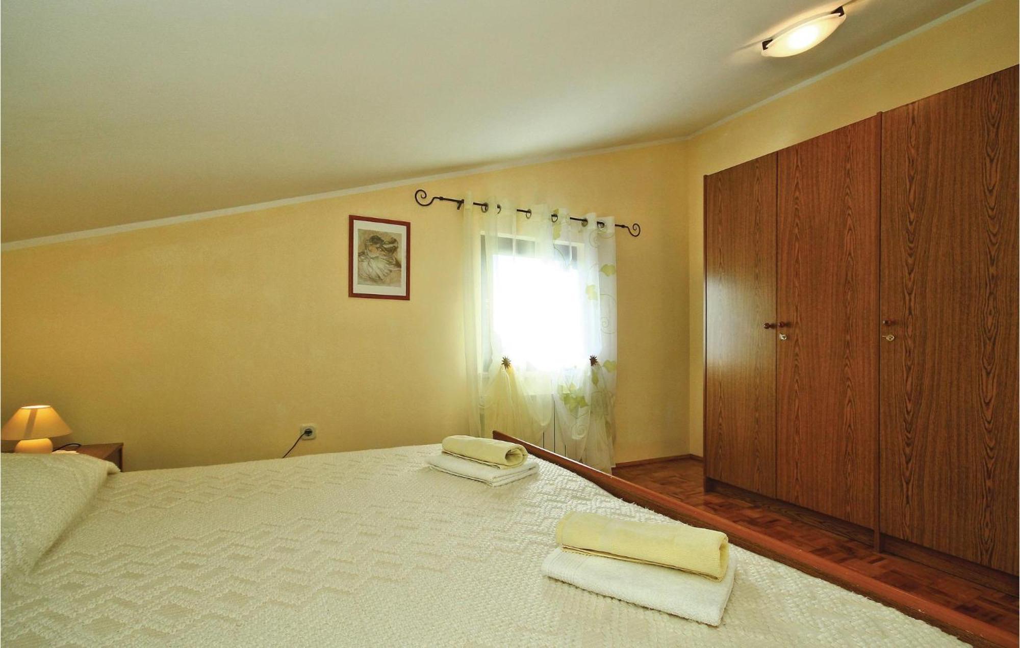 3 Bedroom Gorgeous Apartment In Porec Ngoại thất bức ảnh