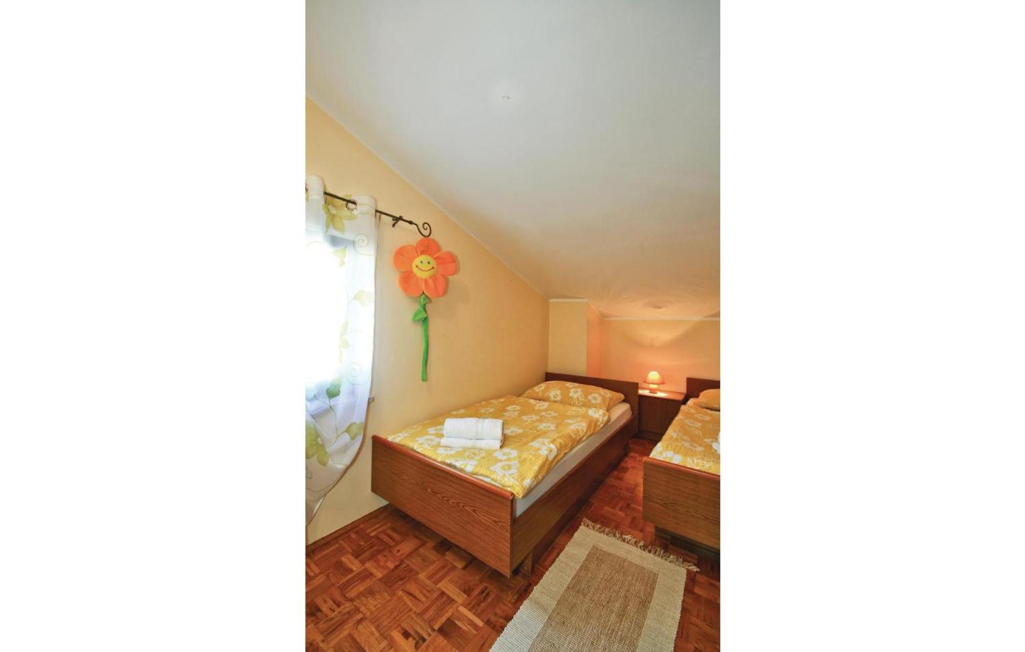 3 Bedroom Gorgeous Apartment In Porec Ngoại thất bức ảnh